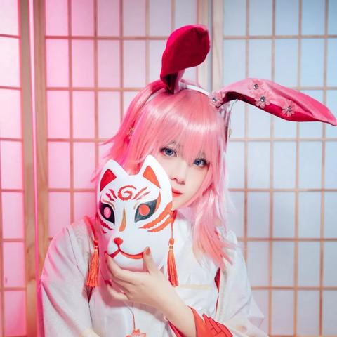 《LOL》灵魂莲华COS女神，颜值身材惊艳全场