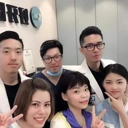 《鲨鱼牙医首映揭秘：惊险牙科手术，体验生存高压时刻》