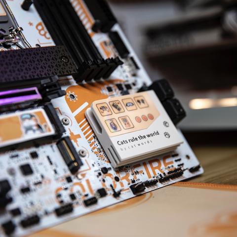 七彩虹MEOW游戏本联手《解限机》燃情深圳电玩节，揭秘游戏新境界！