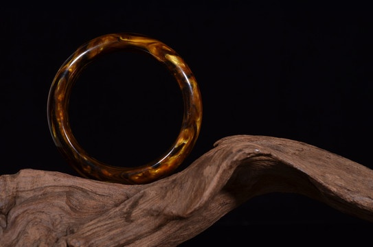 《渊虚之羽寻海柳手镯：独家获取攻略揭秘》