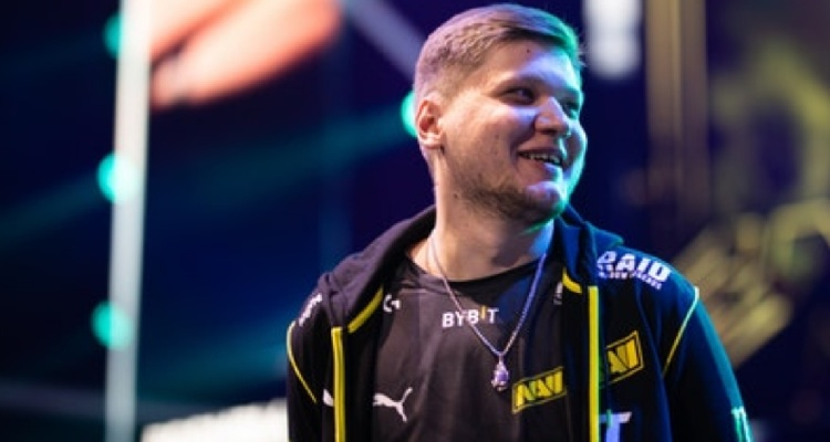 《CS》传奇选手s1mple告别NAVI，爷青结！揭秘退役背后真相