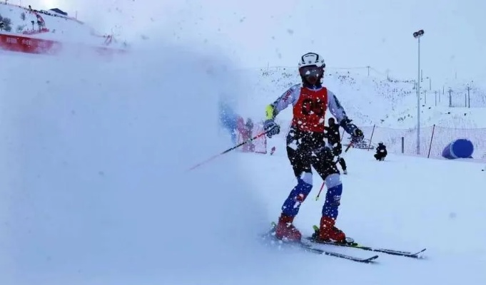 巅峰挑战，风雪无惧！揭秘联名滑雪板背后的传奇故事