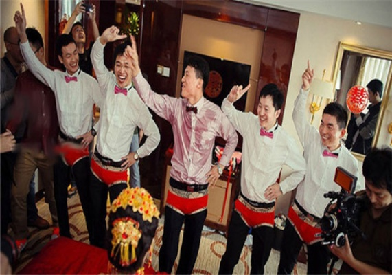 《大嫂婚礼现场揭秘:趣味文字游戏大挑战》 《大嫂婚礼现场揭秘:趣味文字游戏大挑战》