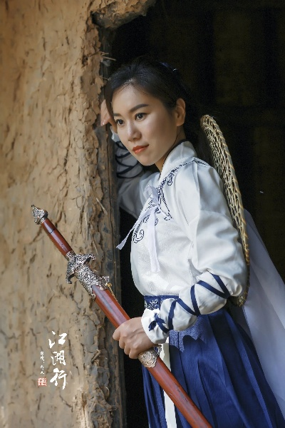 薄雁君与白狼江湖行