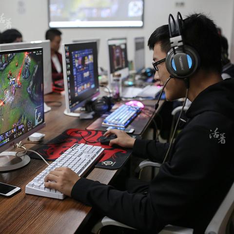 《十大竞技游戏盘点：揭秘最好玩的热门排行》