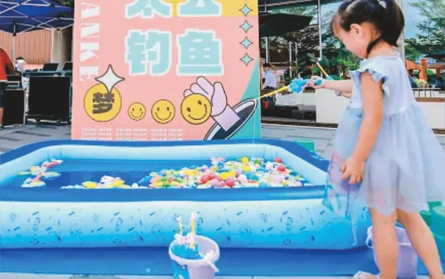 《萌鱼泡泡攻略：轻松钓富婆，航海大赢家》