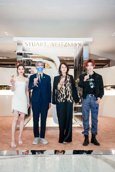 《演绎时尚巅峰》：沉浸式体验女明星时尚圈生活