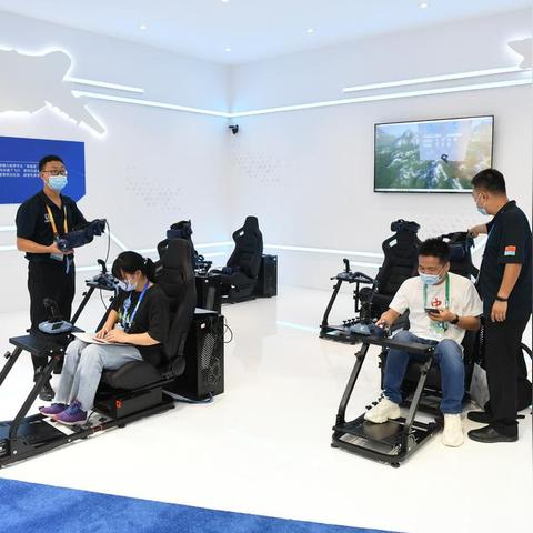 《十大机甲世界游戏盘点：耐玩度爆表的机甲盛宴》