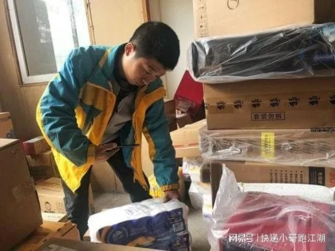 《大房东快递摊接待攻略：高效顾客服务秘诀》