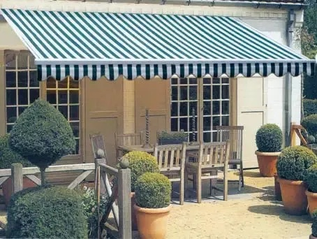 《遮阳棚搭建攻略：轻松打造你的休闲庇荫地》