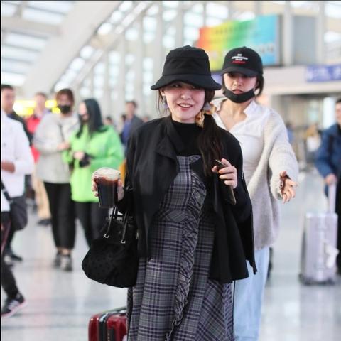 《光遇女巫斗篷价格揭秘：性价比之选一览》