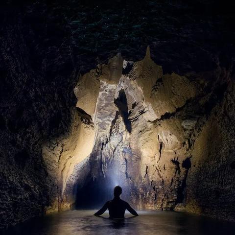 地底探险巅峰之作：揭秘最热地下游戏排行