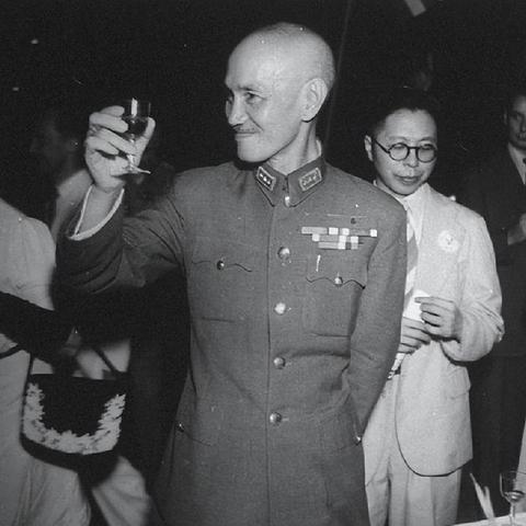 《英雄时代战士上分秘籍：独家出装布阵攻略》