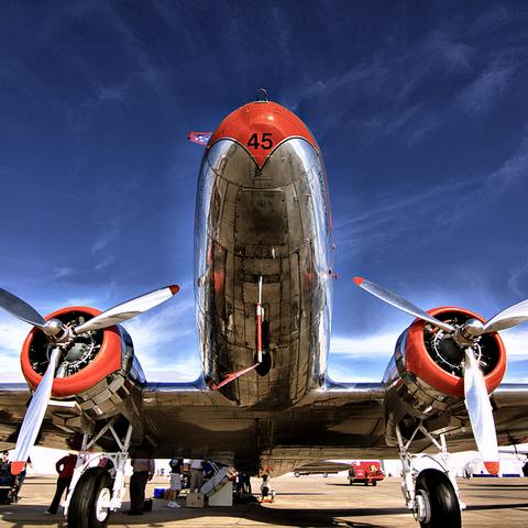 《飞行游戏盘点：人气排行，这些游戏让你翱翔天际》