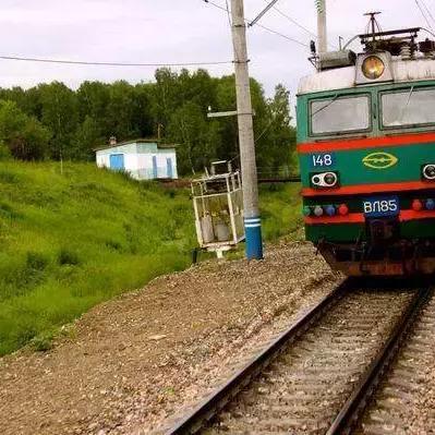 《解体商人少女支线攻略：解锁独特互动》