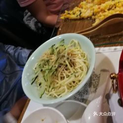 胡桃日记炒面面包价格揭秘：性价比超高的游戏美食攻略