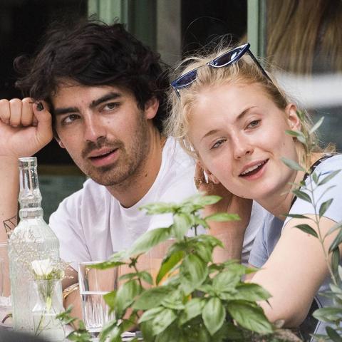 古墓丽影女主索菲·特纳引热议，实力派能否力证演技非凡？