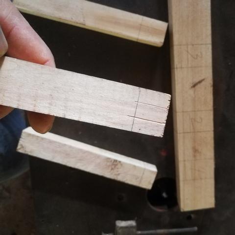 匠木榫接技巧揭秘：轻松解锁《两面大格肩虚肩直榫》第22章通关秘籍