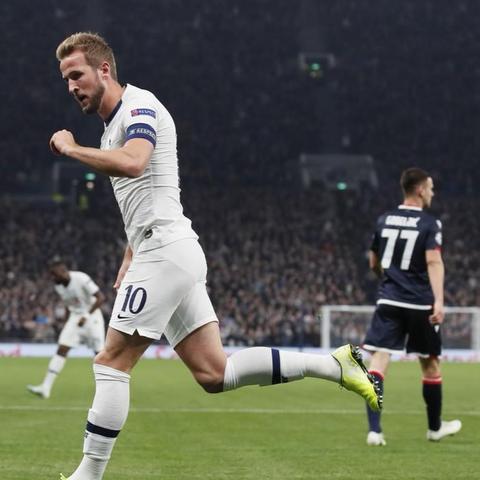 FC足球世界独家揭秘：范尼斯特鲁伊神秘签约背后的惊人内幕