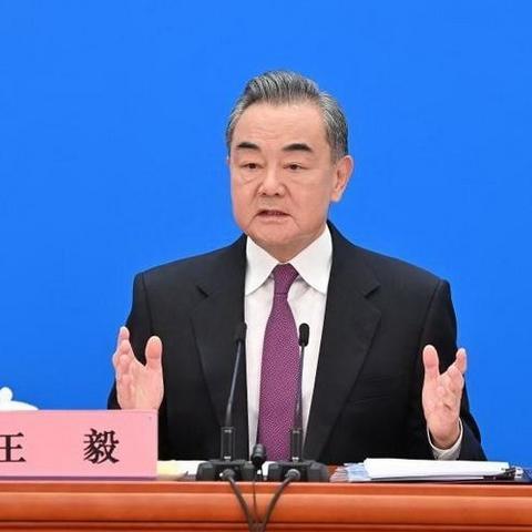 《和平精英》地铁逃生周年狂欢！千万福利助你狂欢“千万撤离”大挑战