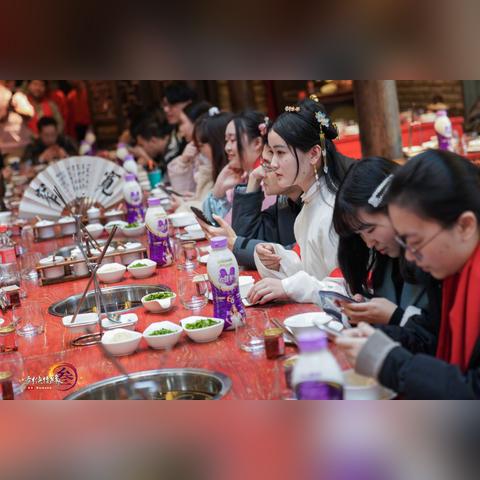 剑网3指尖江湖评测：西山居打造二次元武侠手游，体验独特江湖魅力