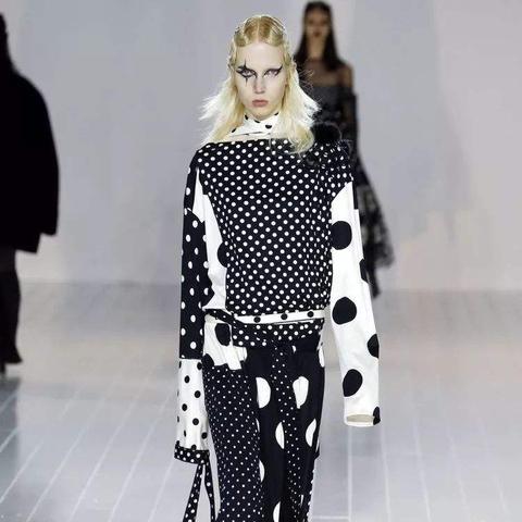 箱庭小偶蛋糕摆放技巧揭秘，轻松打造完美甜品体验