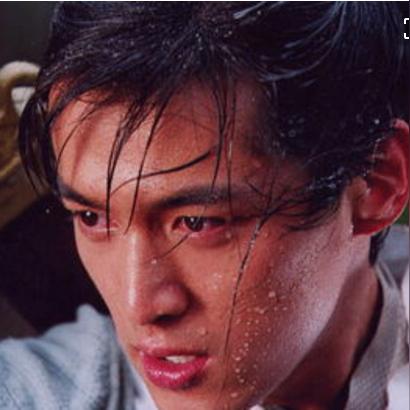 武侠新风尚揭秘：逍遥江湖赛季服为何热浪席卷？