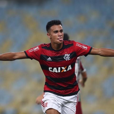 传奇3时长版2026开服首月，隐藏资源点曝光？老玩家都在抢的免费时长攻略！