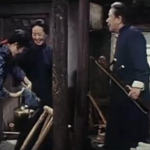 映月城电子姬武器攻略：悠长假日副人格必备技巧解析