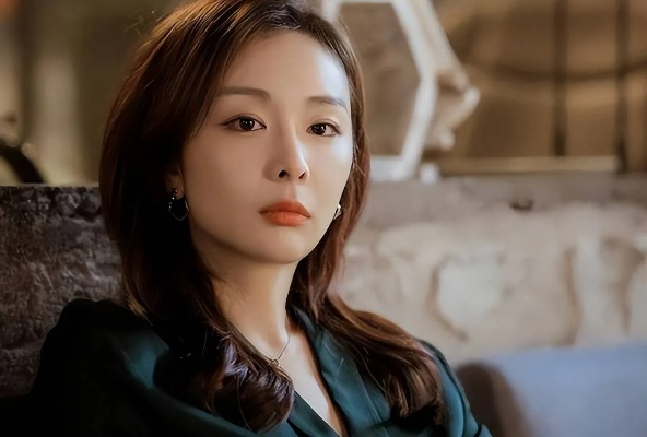 高叶回应没谈过恋爱传闻是真的？御姐人设反差下，娱圈隐私八卦的3个真相