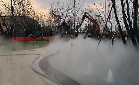 人造雾类型怎么选？适配商业造景、降温除尘、防疫消杀的实战攻略