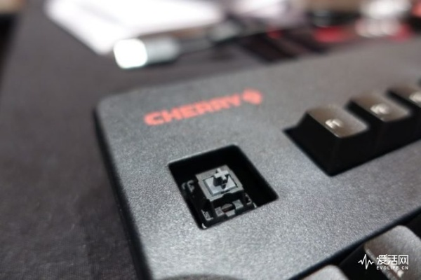 Cherry精鹰轴深度实测，深夜游戏静音神器？办公/游戏适配全攻略