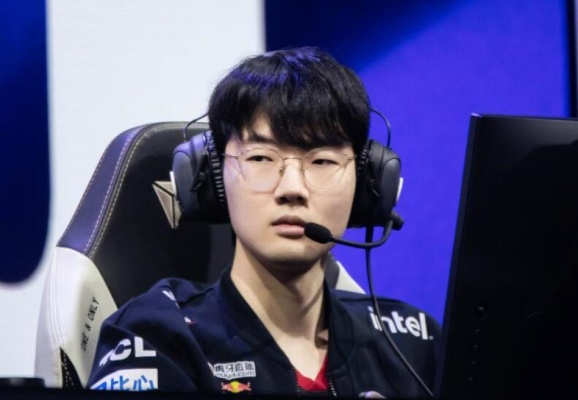 韩国顶尖ADC Viper打法深度拆解，从LPL到LCK，普通玩家能学哪些核心思路？