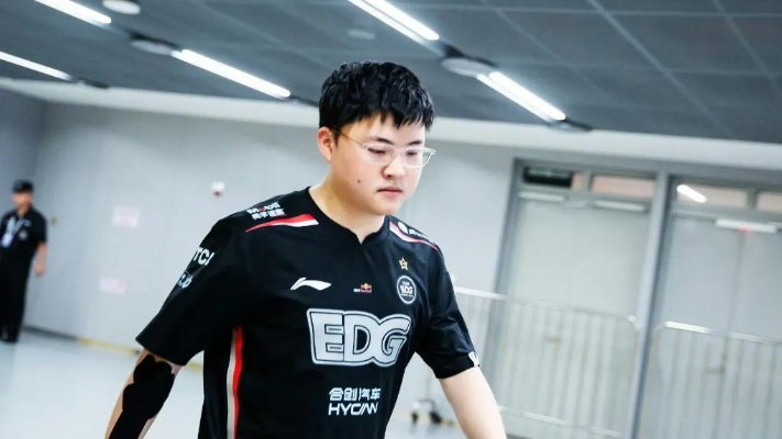 EDGUZI硬核竞技怎么少白给？2026全装速成+隐秘点位实战攻略