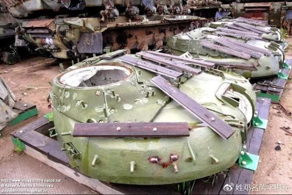 坦克顶部类型深度拆解，怎么选适配不同战局的舱盖、指挥塔与附加装甲？