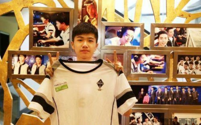 OMG柚子微博深度拆解，从职业野王到生活博主，老LOLer的青春共鸣点全在这