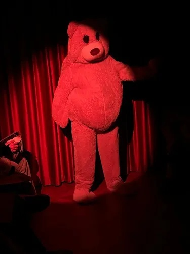 幼儿园1米7玩偶熊失踪案，解谜党必藏的场景搜证+动机推理全指南