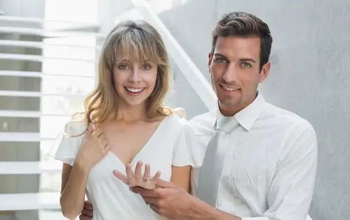 霉霉被男友搂怀中，3类高甜场景拆解，解锁明星情侣相处细节与磕糖指南