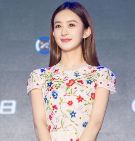 赵丽颖带儿子低调现身，明星亲子私域曝光背后，藏着哪些育儿与隐私门道？