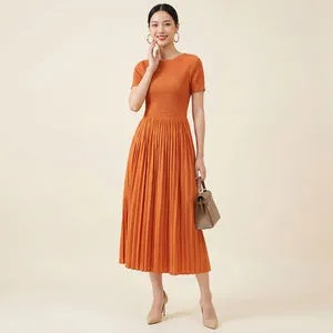 针织连衣裙选款全攻略，匹配2026春夏热门需求，冷门版型藏惊喜