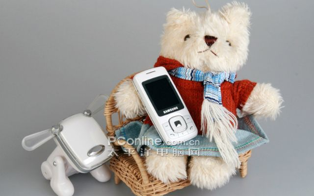 三星M618值得怀旧党捡漏吗？拆解跑跑联名滑盖机的游戏基因与焕新玩法