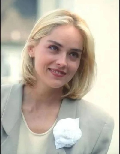 莎朗·斯通型致命御姐魅力怎么学？银幕+现实的双维度复刻指南