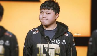 EDG续约Uzi1年引热议，老将留队是情怀续杯还是战力刚需？