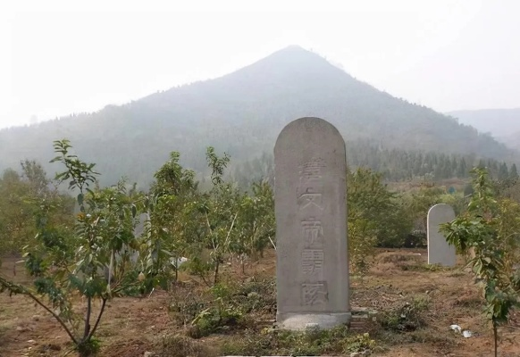 汉文帝霸陵为何颠覆西汉帝陵传统？崖墓转型与薄葬的隐秘逻辑