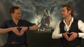 霉霉被男友搂怀中的3种亲密类型，为何能戳中全球CP粉的情感需求？