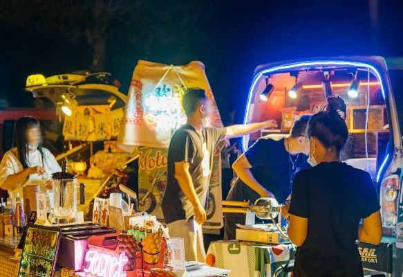 年轻人别瞎摆摊！避开3类隐形深坑，匹配5大热门需求才是破局之道