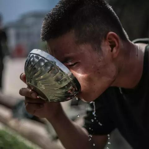 荣誉勋章，战士硬核特战指南，萌新如何解锁隐藏任务+登顶多人模式排行榜？