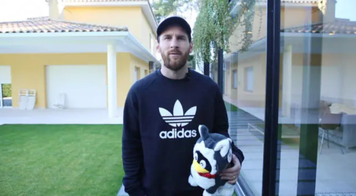 野生梅西遭围堵合影，蹭脸流量的3条变现路径与走红逻辑拆解