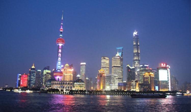 国庆节拒绝上班被开除合法吗？2024零成本维权路径+赔偿标准实操指南