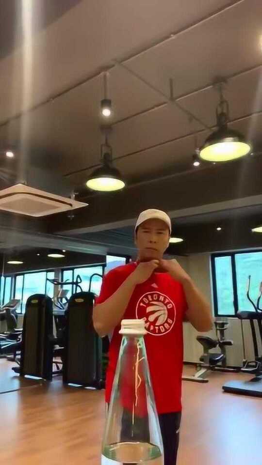 甄子丹瓶盖挑战属于什么类型？零基础复刻高阶动作全流程攻略